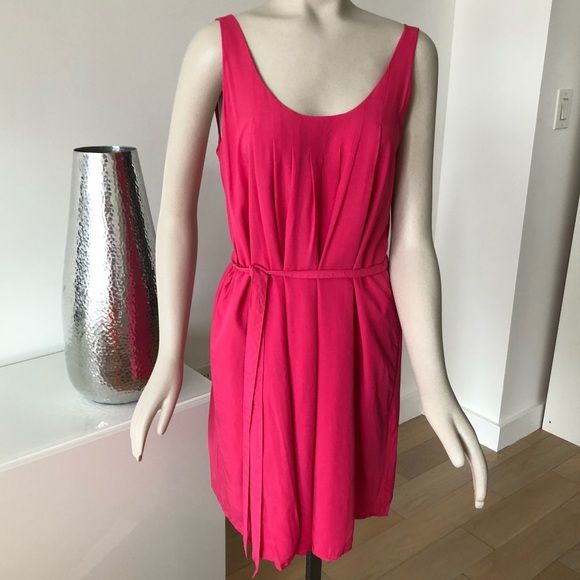GAP Dresses & Skirts - NWOT Scoop Neck Sleeveless Dress with Tie Waist
